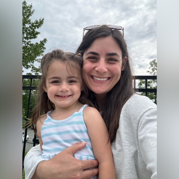 Meet your Posher, Danielle - Picture 2 of 16